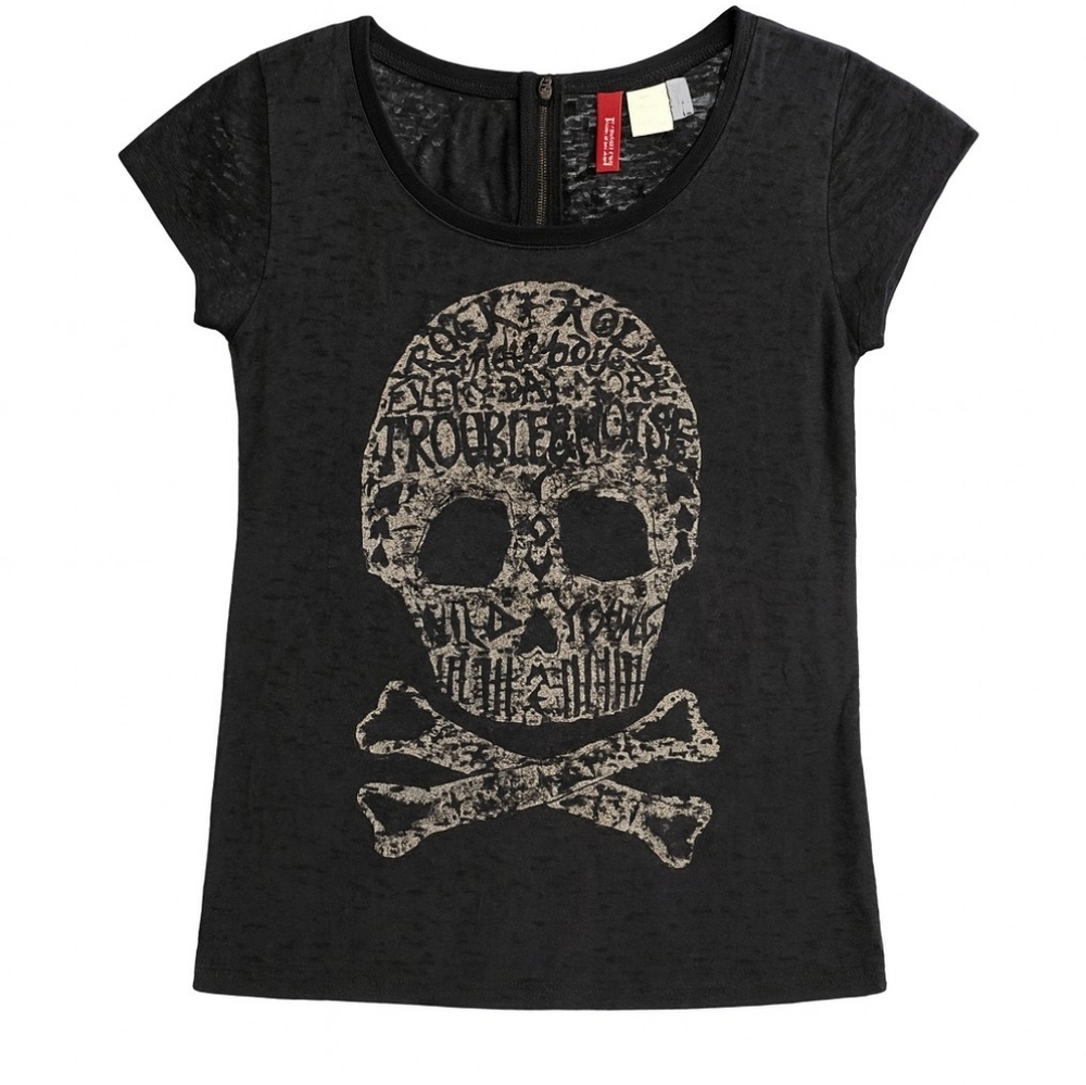 Edgy Black Skull Graphic Women's Tee
